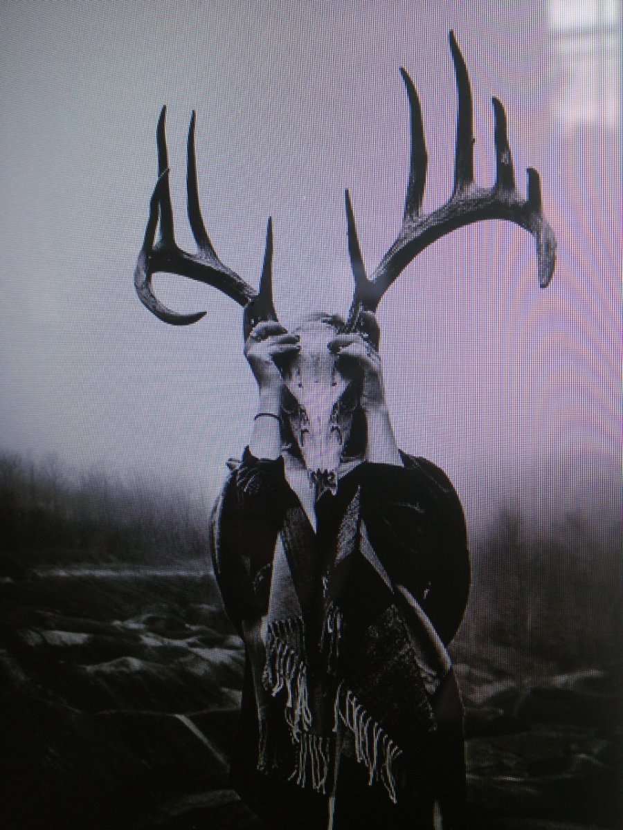 Человек с рогами оленя