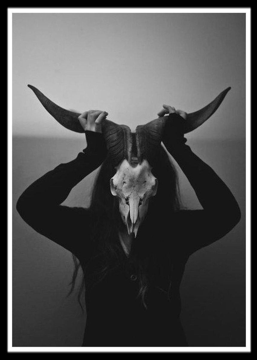 Девушка с рогами Эстетика