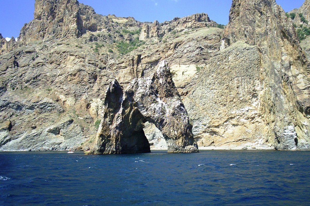 Вулкан Карадаг береговой хребет