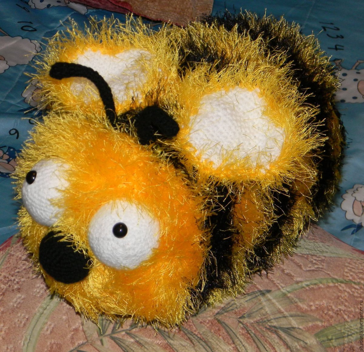 Пушистая пчела