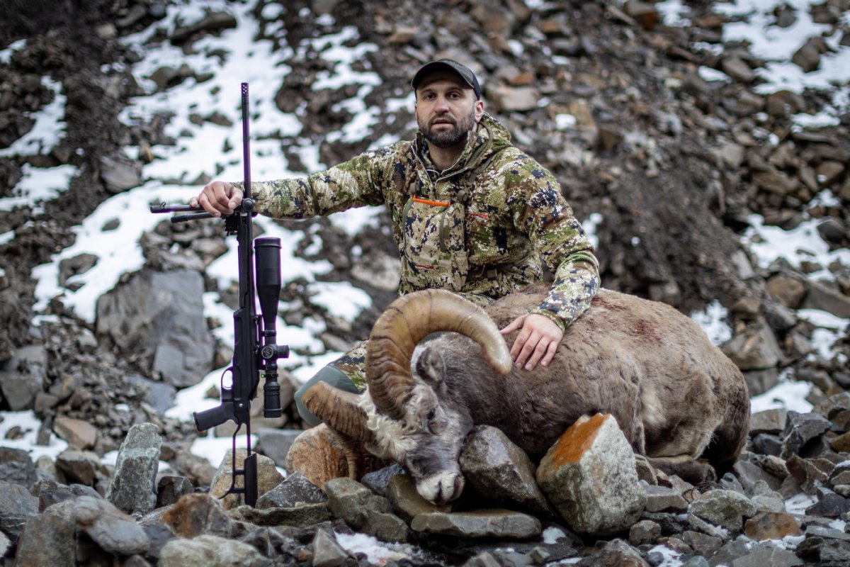 Горная охота на снежного барана в Якутии