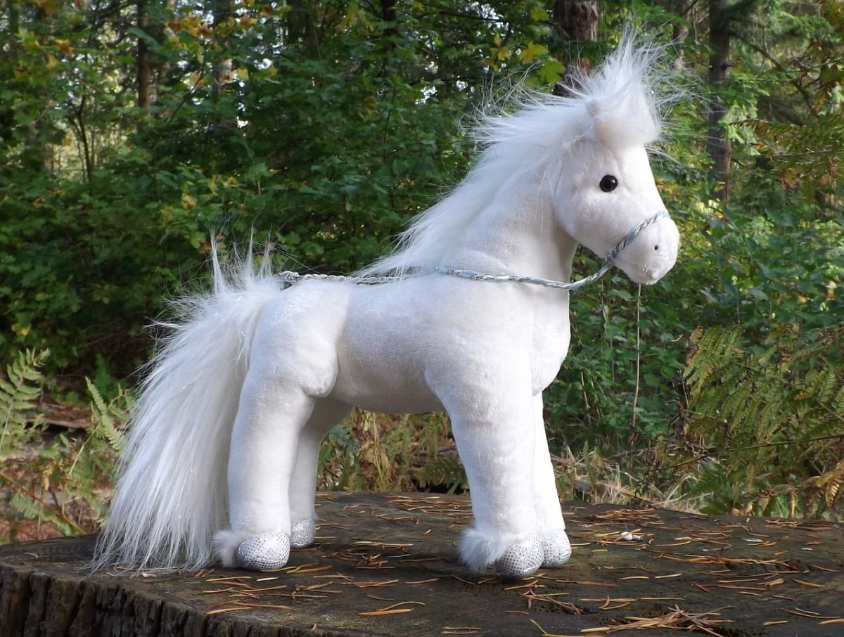 Белый Единорог Gotz
