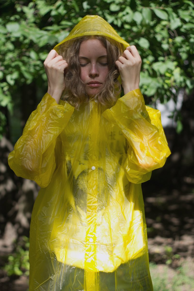 Человек в дождевике