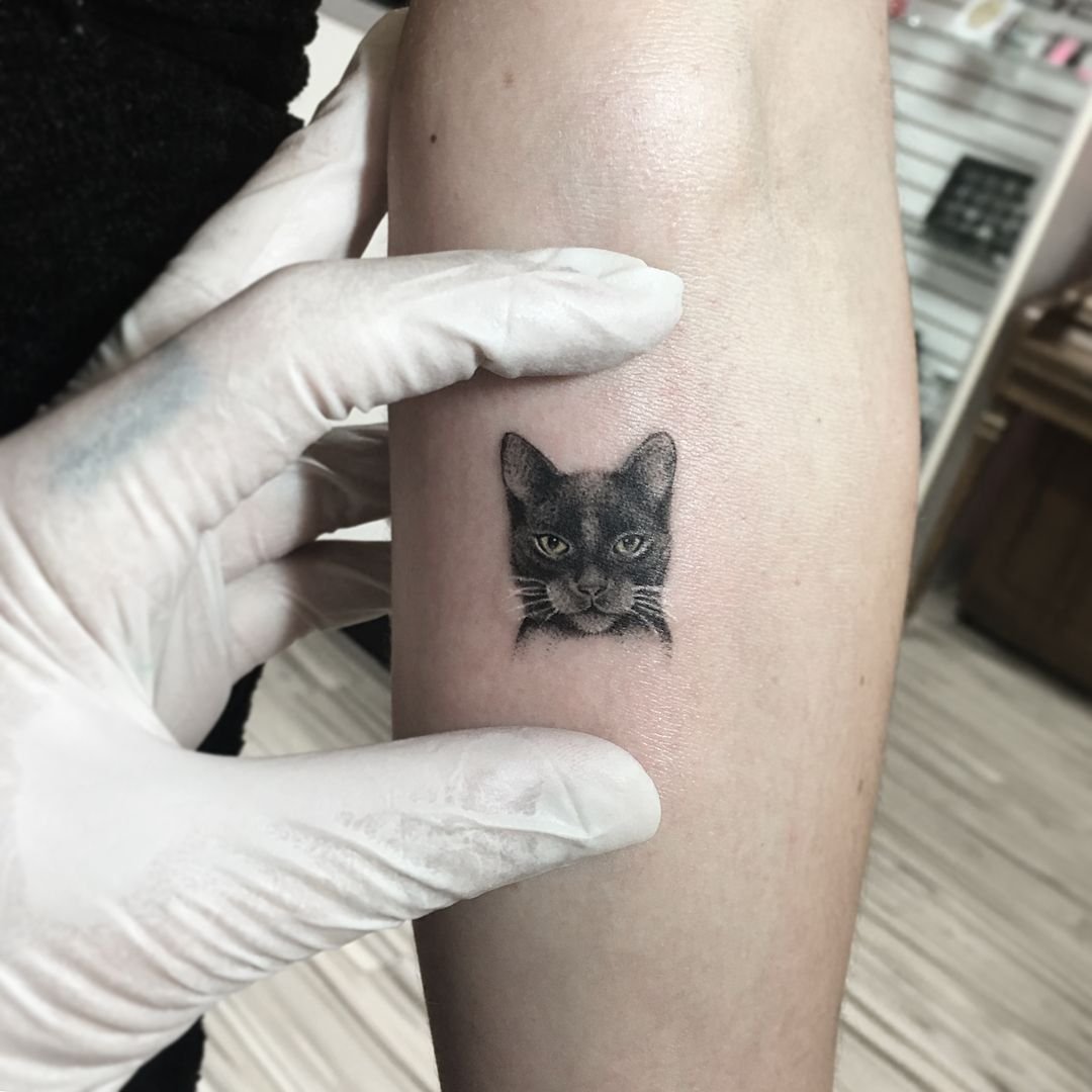 Кошечка чёрная маленькая тату