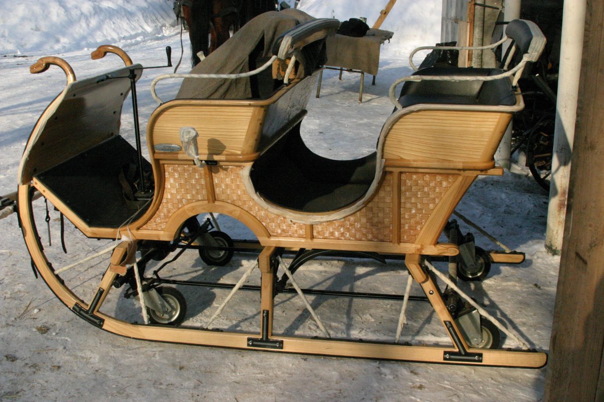 Современные сани для лошадей