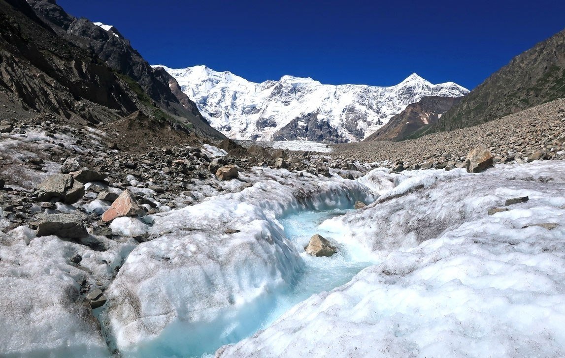 Горный ледник Безенги