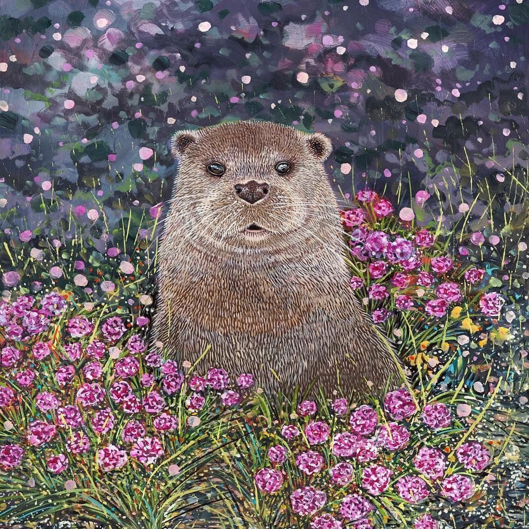 Выдра с цветком