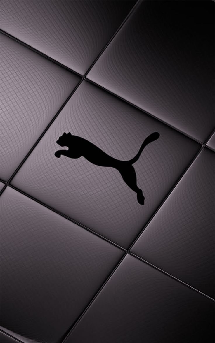 Логотип Пума на черном фоне