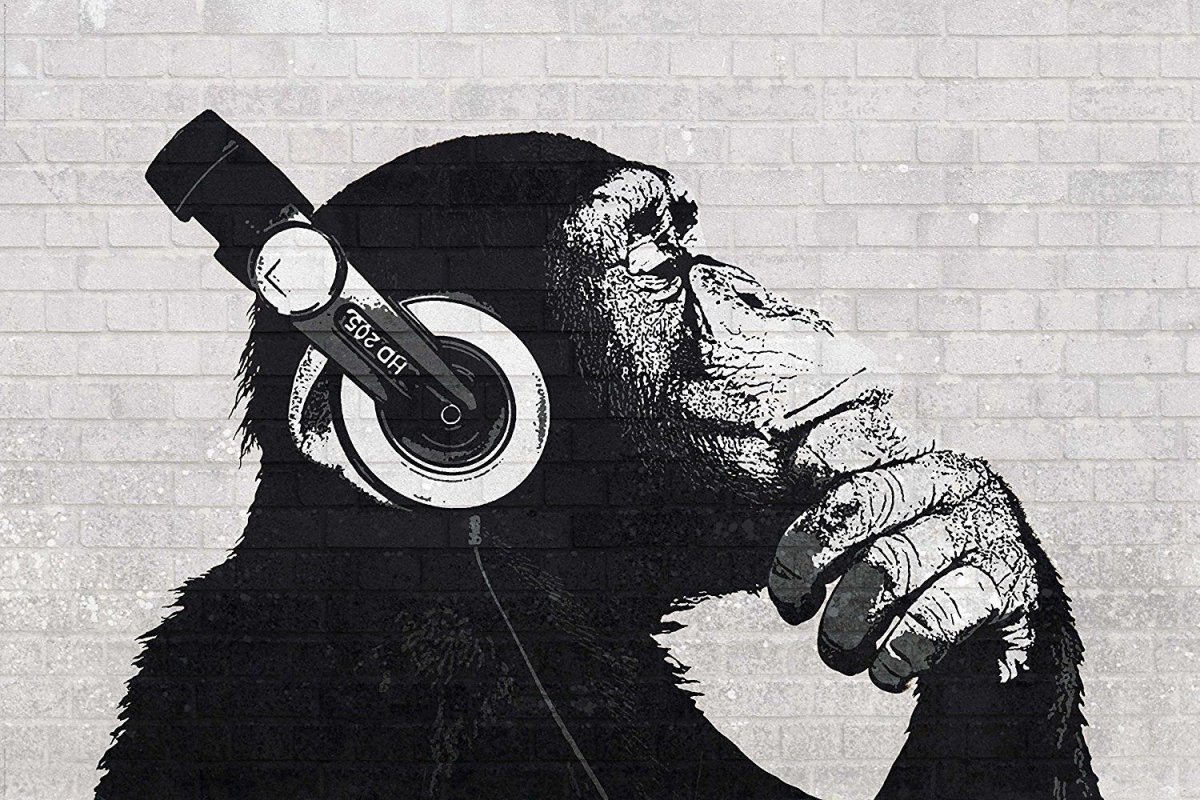 Шимпанзе в наушниках