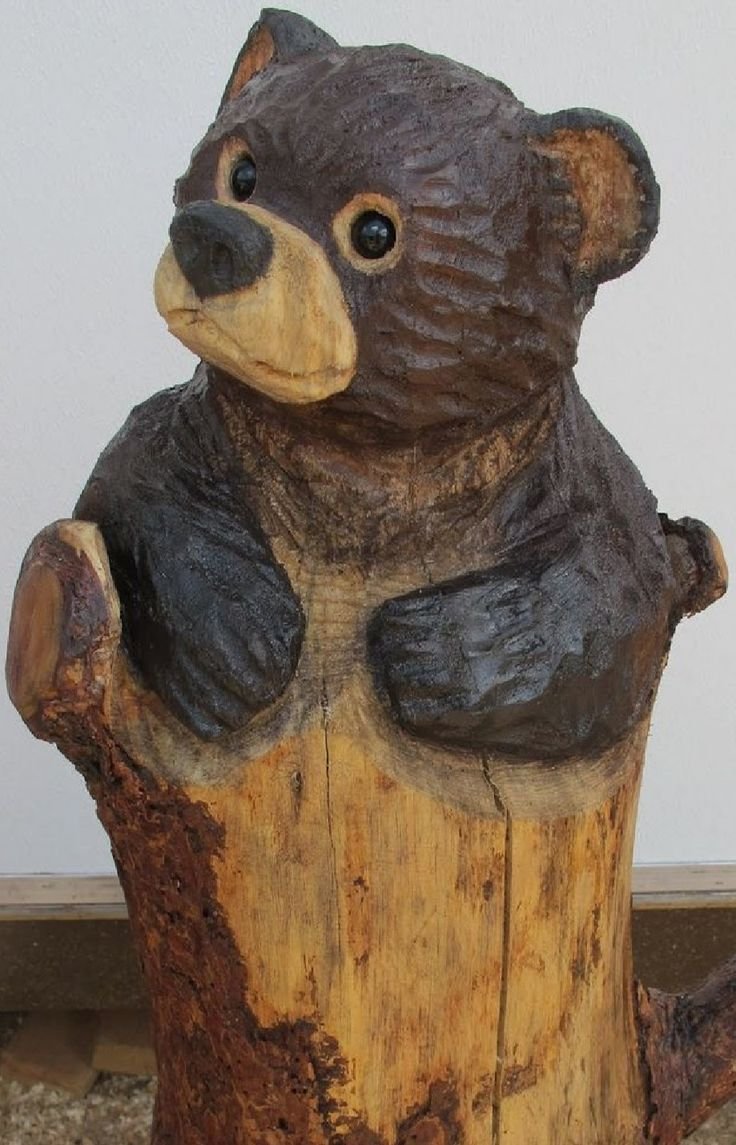 Медведь из дерева