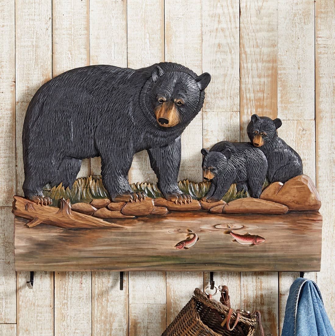 Медведь из дерева