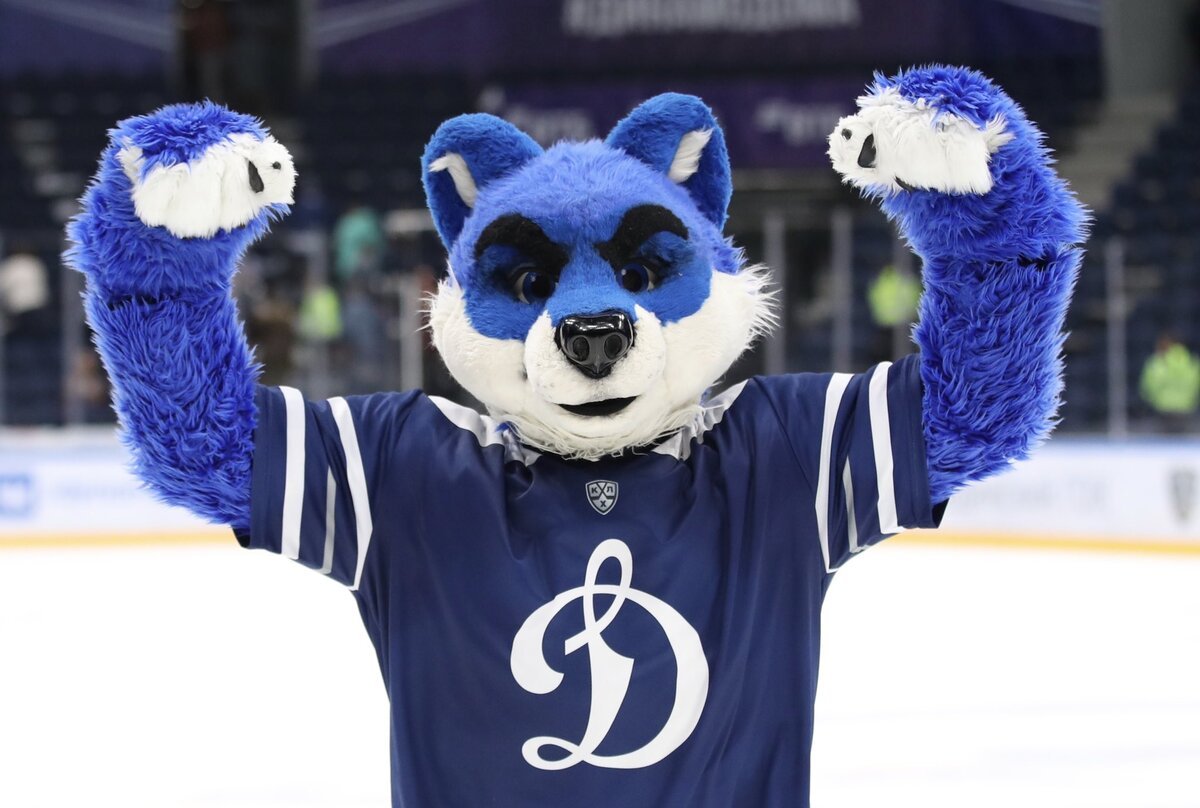 Хоккейная команда Динамо-Москва талисманом