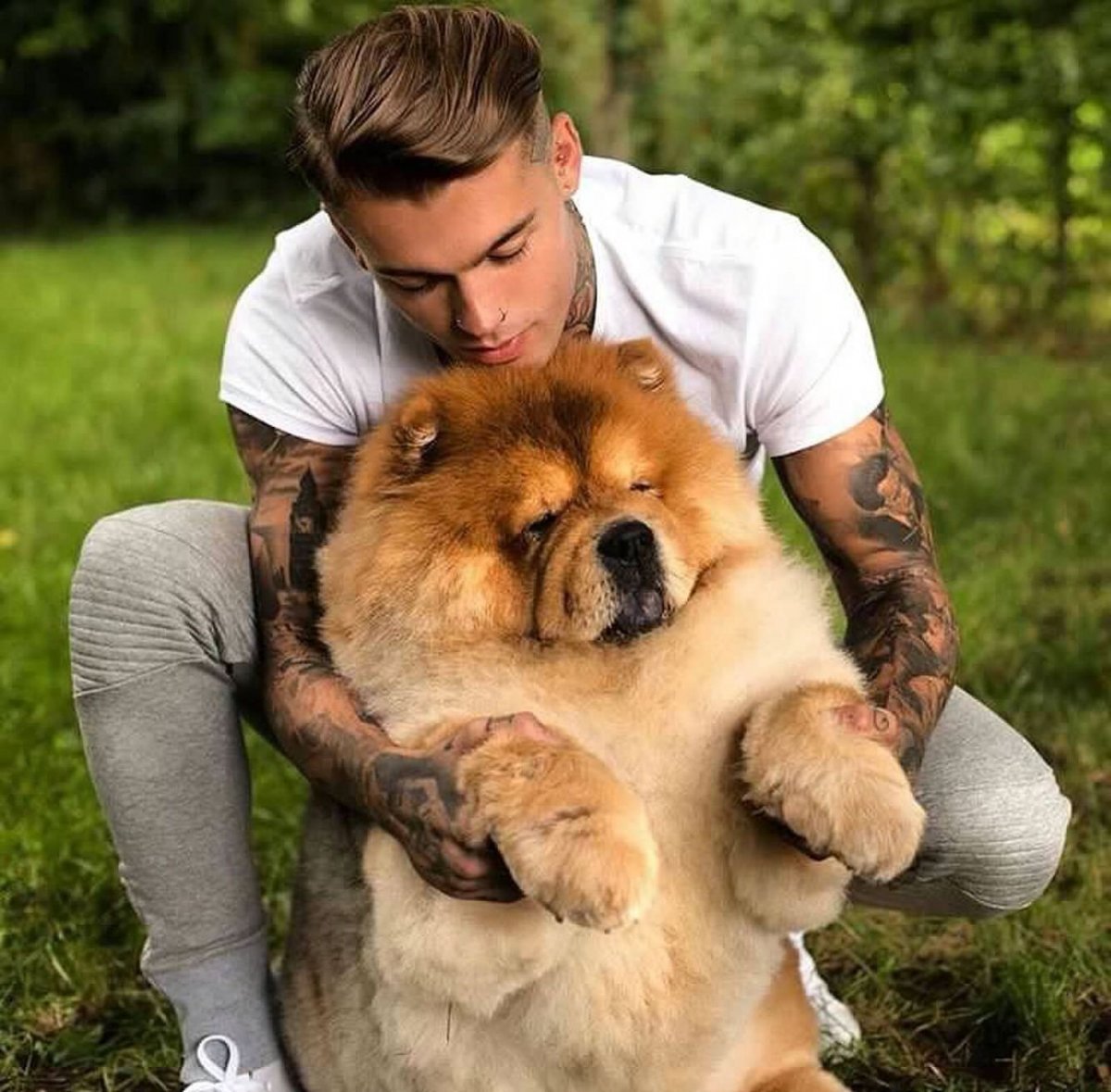 Парень с щенком