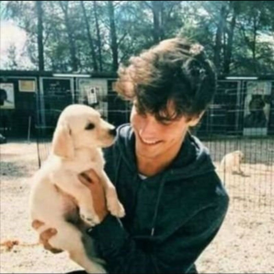 Парень с собакой