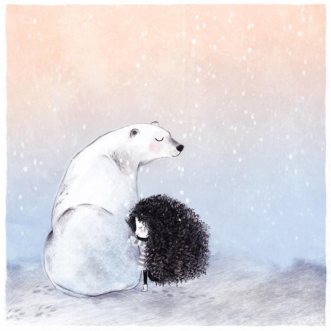 Медвежонок обнимает