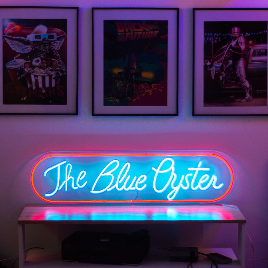 Голубая неоновая вывеска