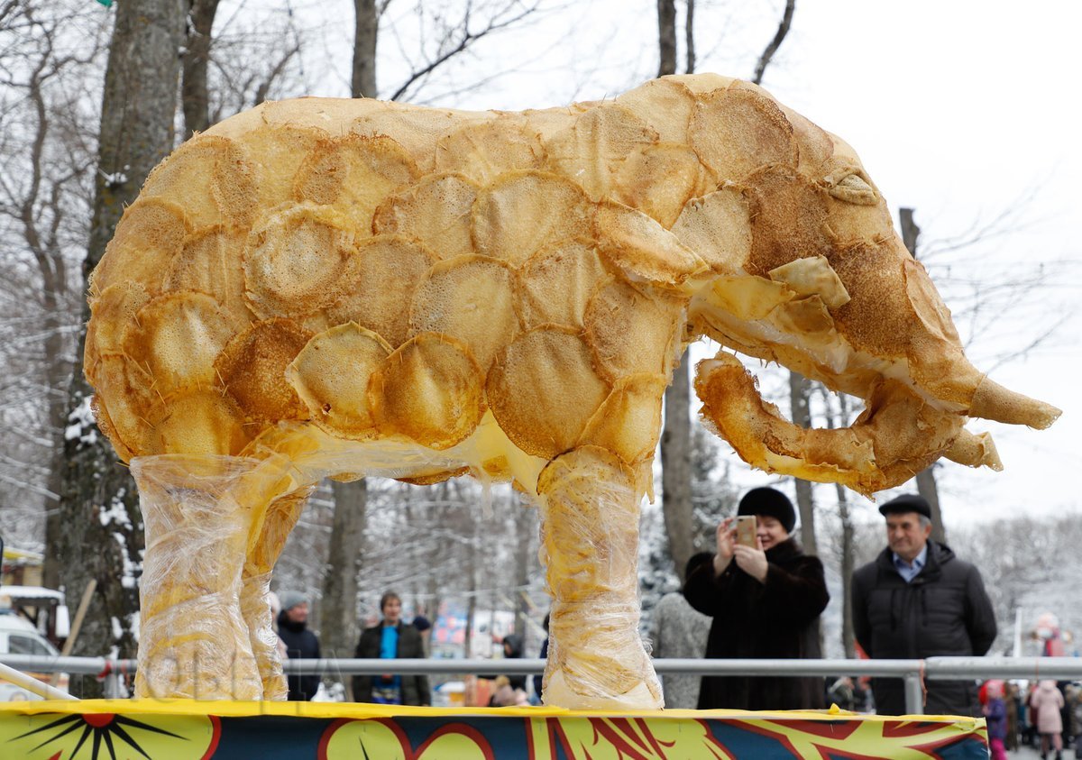 Статуи из блинов