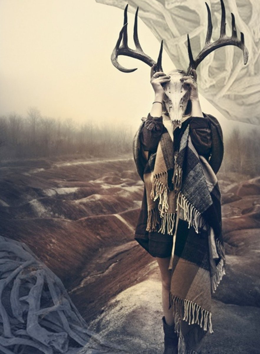 Девушка с рогами оленя