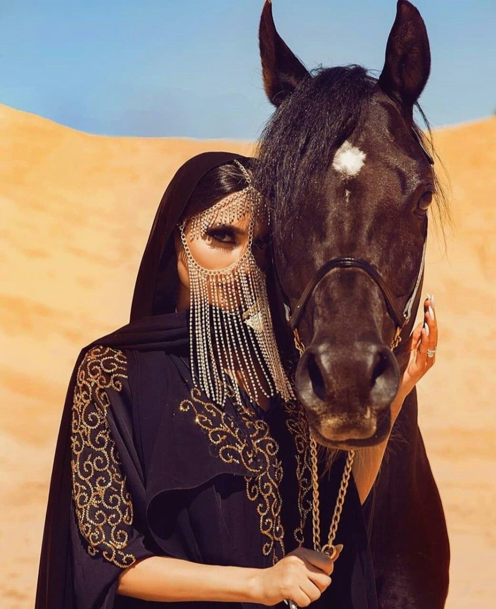 Арабская девушка на коне