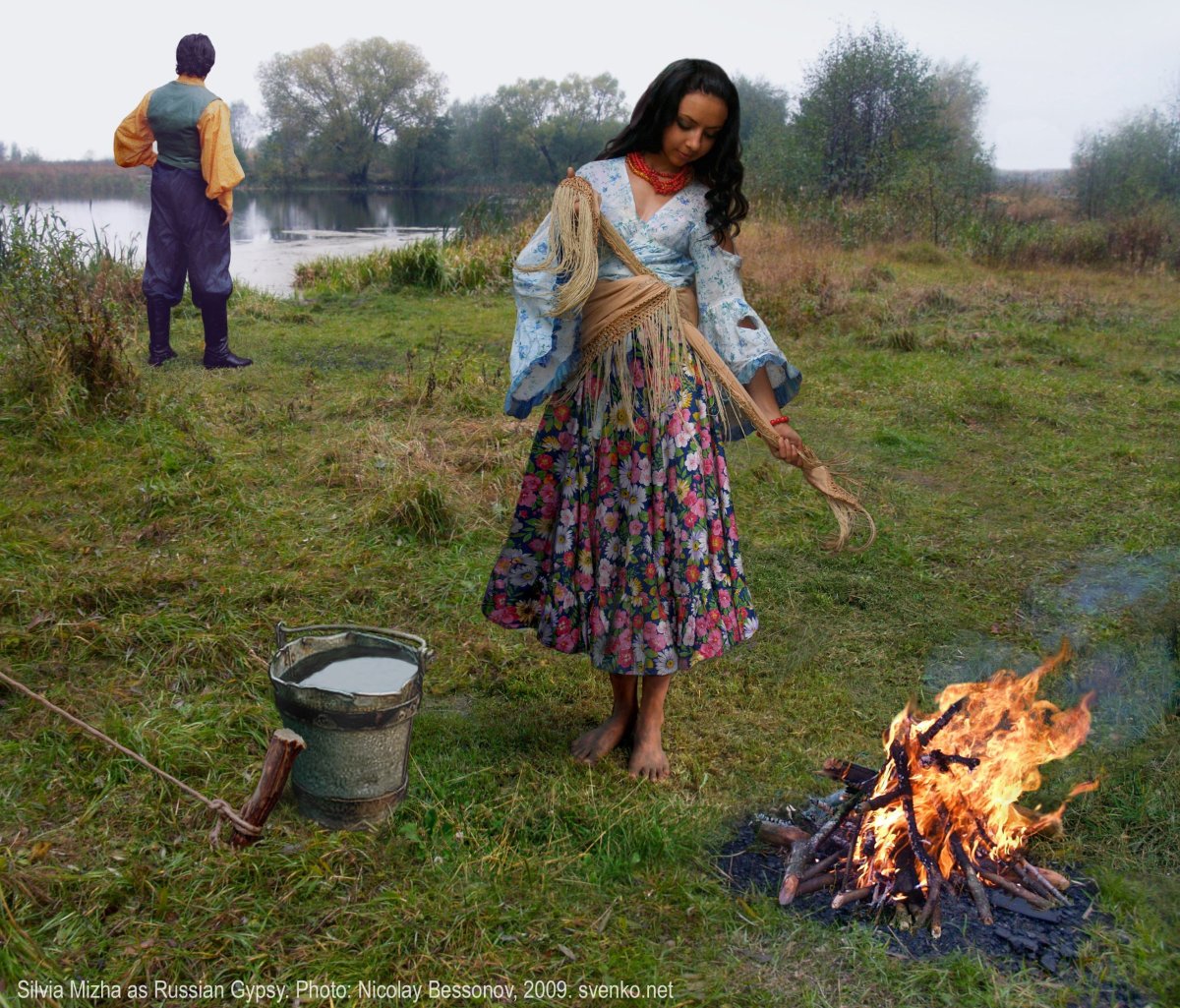 Цыганский табор у костра