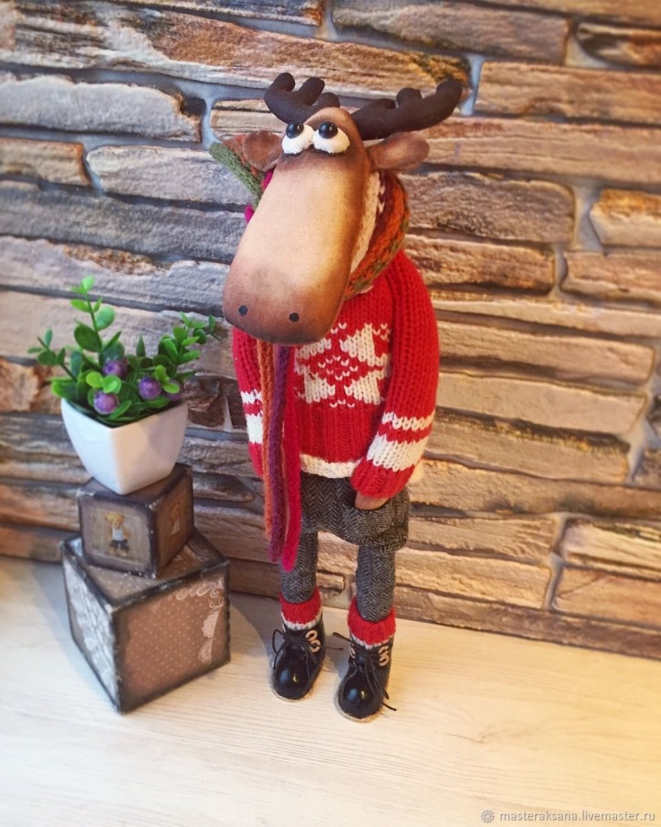 Олень новогодний на ножках