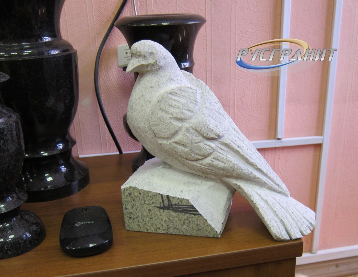 Голубь из гранита