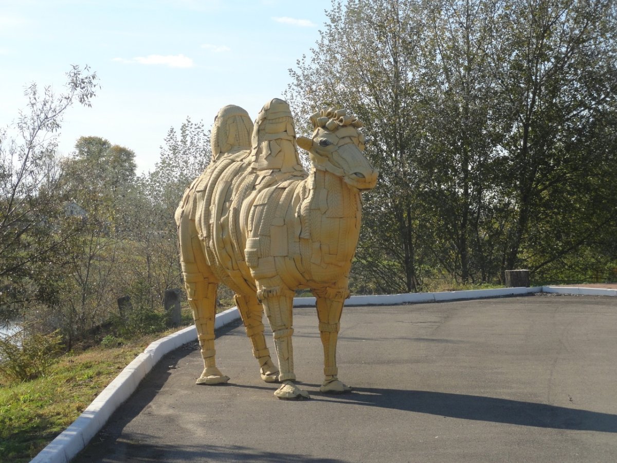 Туркестан статуя верблюда