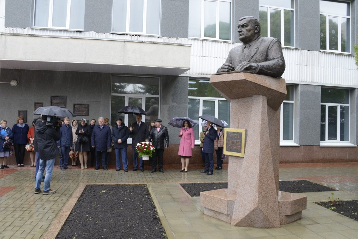 Статуи в Трехгорном Челябинской области