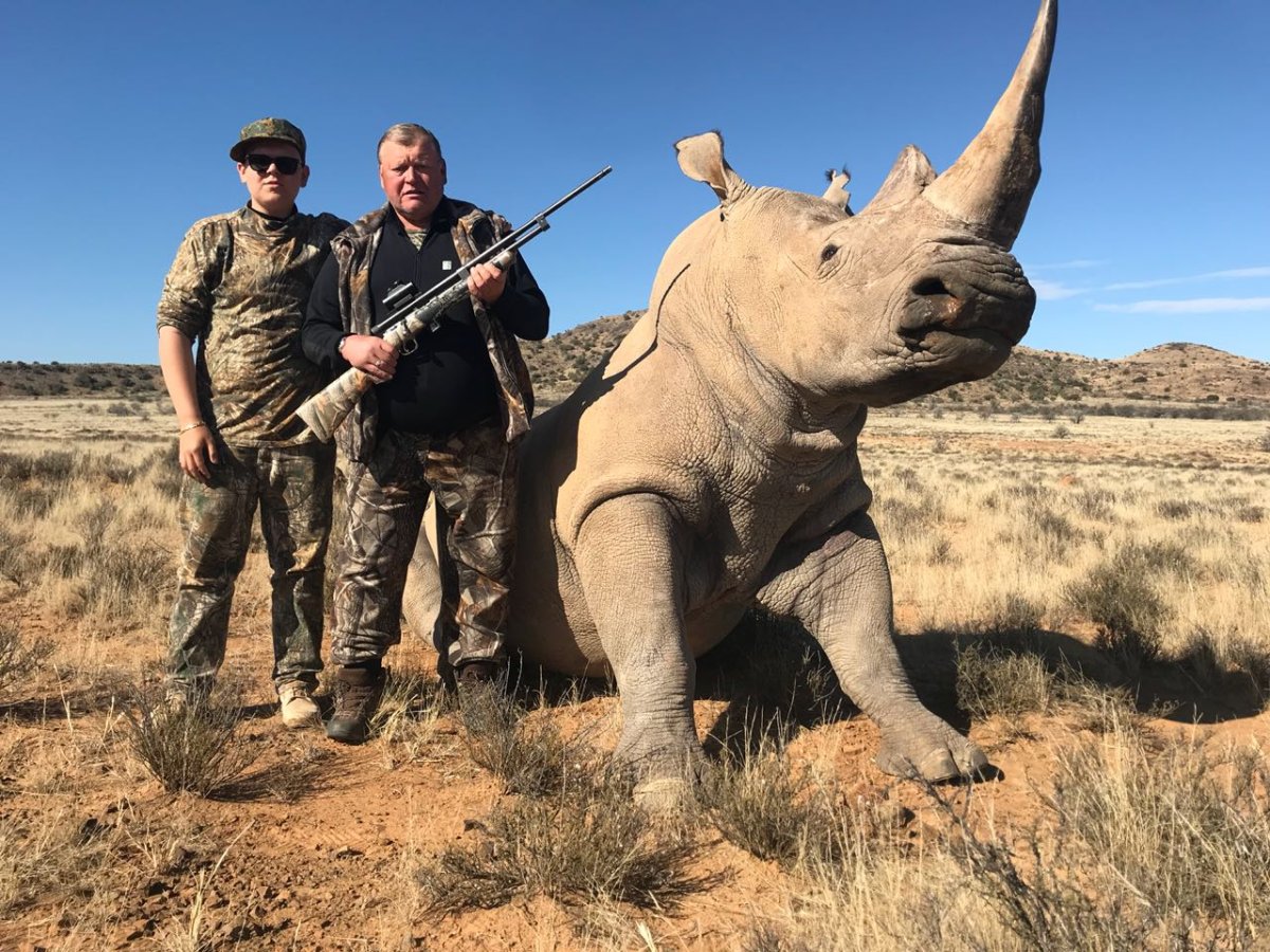 Африка сафари охотник на Львов Носорогов