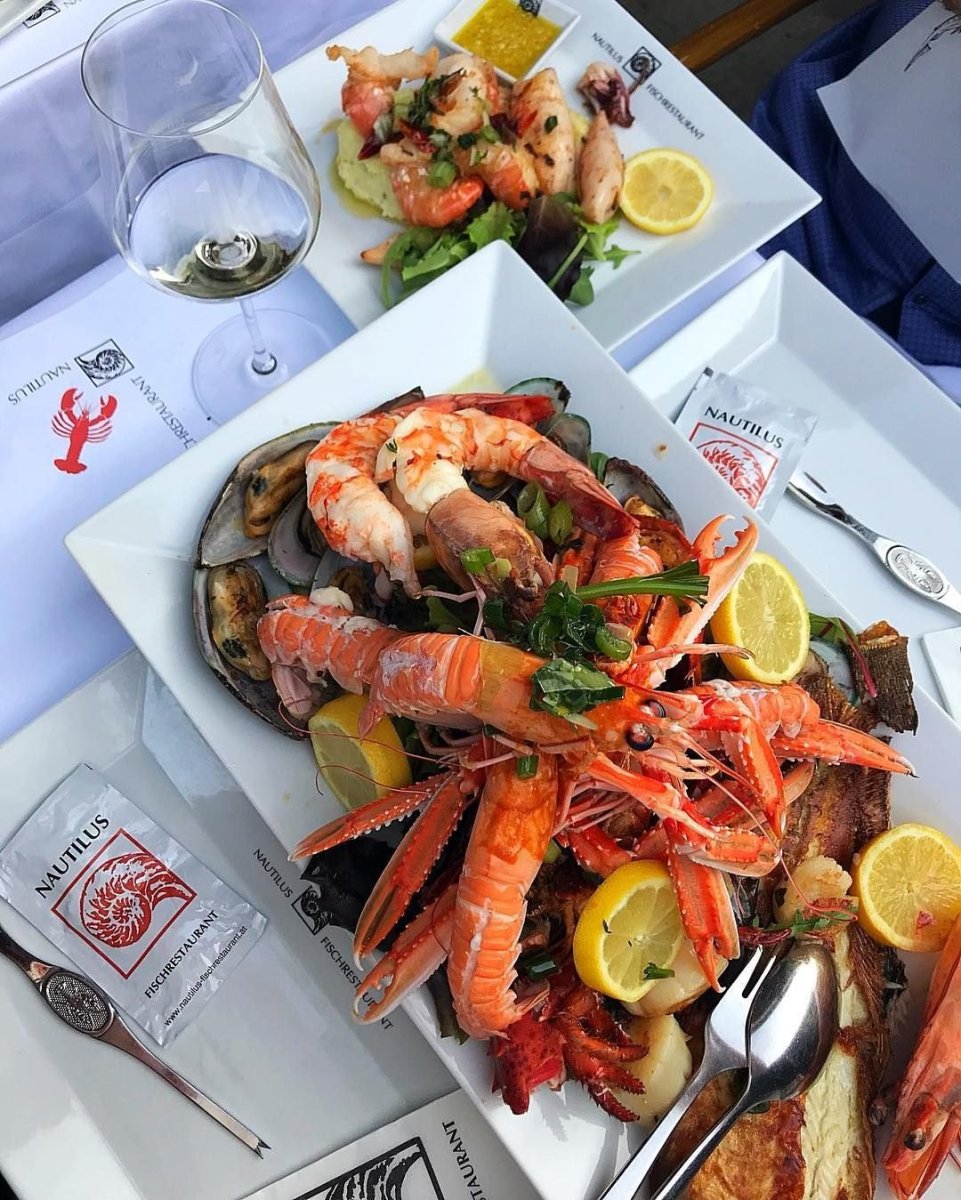 Морепродукты Омар лангуст