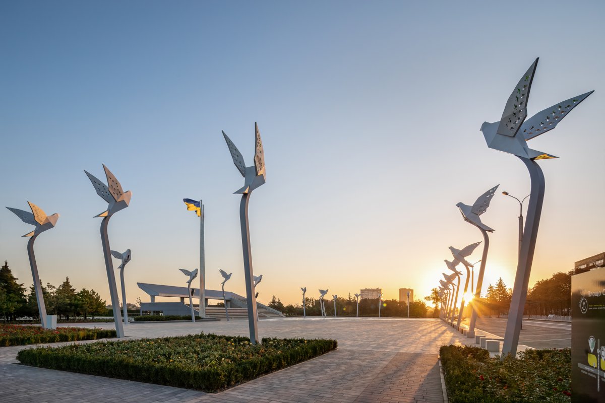 Мариуполь птицы на площади